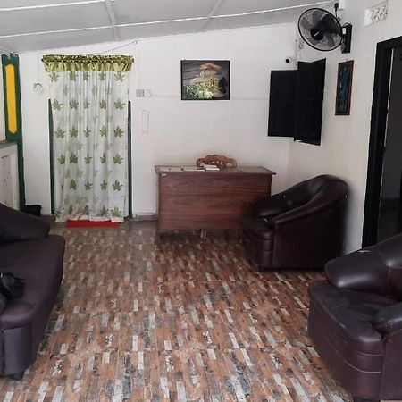 טרינקומאלה Kanthi Guest Inn מראה חיצוני תמונה